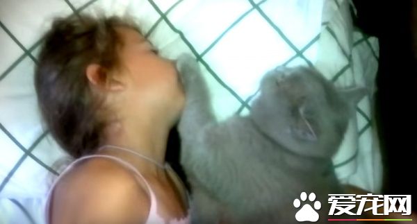 就是不准你呼吸 除非你发誓不会偷偷亲朕