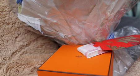 王思聪给狗发红包 网友调侃：人不如狗