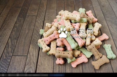 什么狗粮经济实惠 从3方面来分辨狗粮优劣