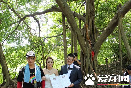 请猕猴证婚 她盼换来理解共存