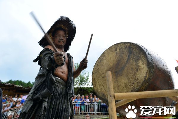 贵州剑河县办抬狗节民俗节日 表示对狗尊重