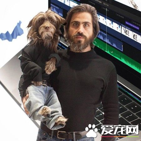 主人与狗穿情侣装 做什么都要黏在一起