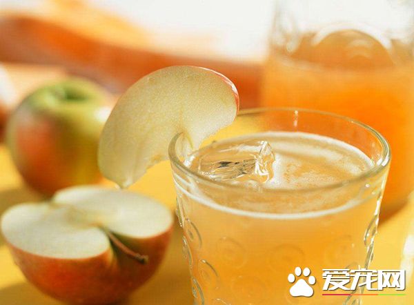 苹果榨汁要加水吗 苹果榨汁变色了还能吃吗