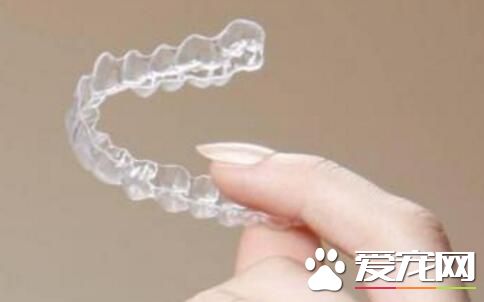 戴隐形牙套的好处和坏处有哪些 隐形牙套有年龄限制吗