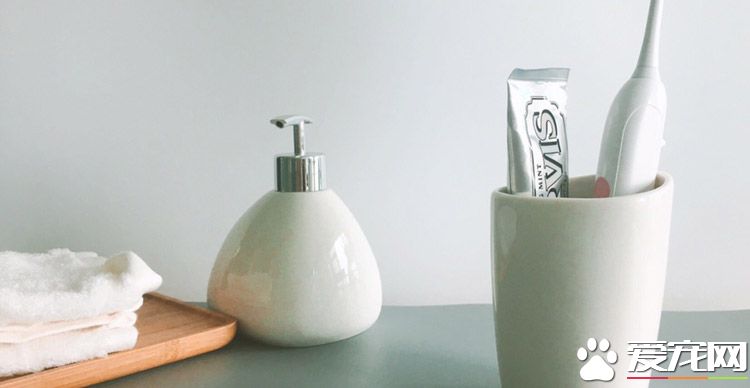 电动牙刷使用方法 如何正确的使用电动牙刷