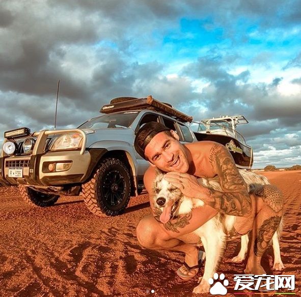 澳洲男子游玩发现受困海龟 暖心就了海龟一命