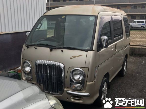 简直是六星级的猫旅店! 报废厢型车的大改造