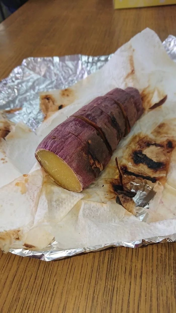 别人家的狗子都开始卖红薯挣狗粮了 请问你的狗子在干嘛？