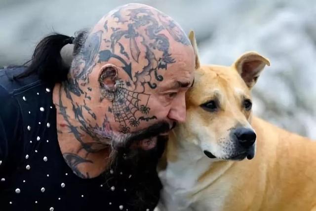 “无恶不作”的机车硬汉，竟然成了受虐宠物们的拯救使者？